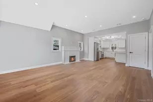 130 Hollywood Dr, Oakdale, NY 11769 - Photo 7