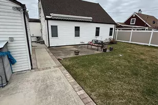 34 Quarry Ln, Levittown, NY 11756 - Photo 5