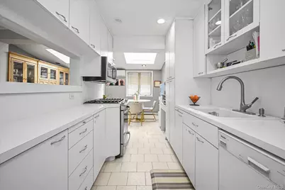 136-54 71st Road, Kew Gardens, NY 11367 - Photo 11