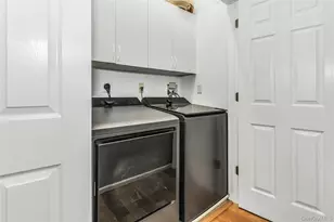 99 Carriage Ln, Plainview, NY 11803 - Photo 23