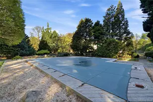 334 Edgewood Ave, Smithtown, NY 11787 - Photo 41