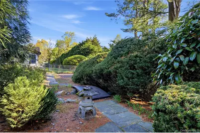 334 Edgewood Avenue, Smithtown, NY 11787 - Photo 37