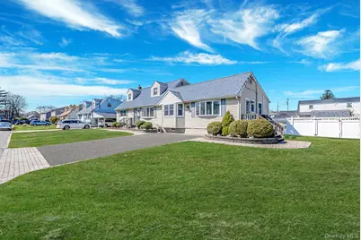 260 28th Street, Copiague, NY 11726 - Photo 3