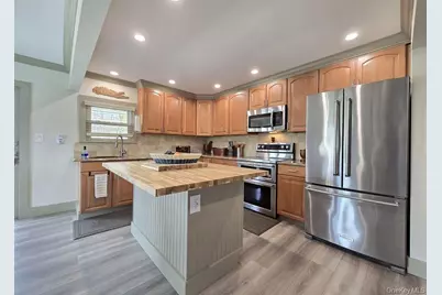 27 Ridgewood Avenue, Selden, NY 11784 - Photo 13