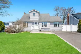 398 33rd St, Lindenhurst, NY 11757 - Photo 3