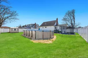 398 33rd St, Lindenhurst, NY 11757 - Photo 7