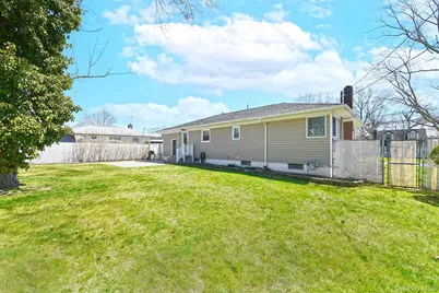 61 Newton Boulevard, Ronkonkoma, NY 11779 - Photo 27