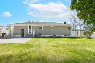 61 Newton Blvd, Ronkonkoma, NY 11779 - Photo 25