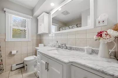 644 N Clinton Avenue, Lindenhurst, NY 11757 - Photo 19