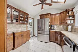 644 N Clinton Ave, Lindenhurst, NY 11757 - Photo 5