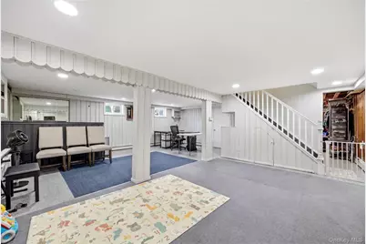 644 N Clinton Avenue, Lindenhurst, NY 11757 - Photo 23