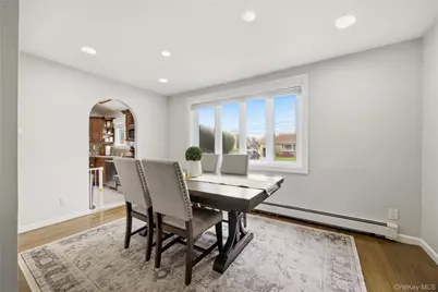 644 N Clinton Avenue, Lindenhurst, NY 11757 - Photo 15