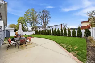 644 N Clinton Ave, Lindenhurst, NY 11757 - Photo 25