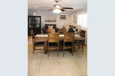 395 N Putnam Avenue, Lindenhurst, NY 11757 - Photo 11