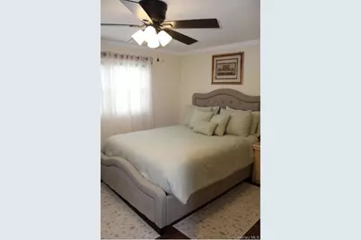 395 N Putnam Avenue, Lindenhurst, NY 11757 - Photo 15