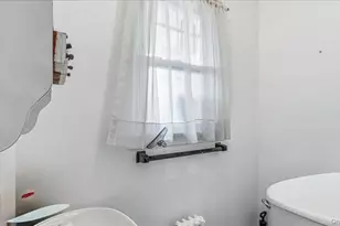 214-08 33rd Ave, Bayside, NY 11361 - Photo 17