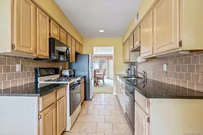 62 Mystic Circle, Bay Shore, NY 11706 - Photo 9