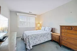 62 Mystic Cir, Bay Shore, NY 11706 - Photo 23