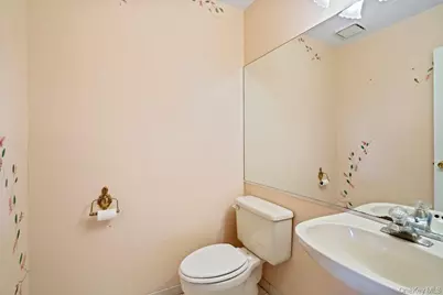 62 Mystic Circle, Bay Shore, NY 11706 - Photo 17