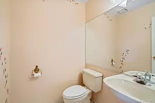 62 Mystic Cir, Bay Shore, NY 11706 - Photo 17