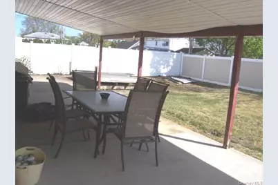 1053 Lorraine Drive, Franklin Square, NY 11010 - Photo 15