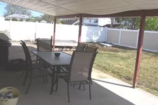 1053 Lorraine Dr, Franklin Square, NY 11010 - Photo 15