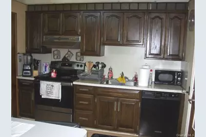 1053 Lorraine Drive, Franklin Square, NY 11010 - Photo 5
