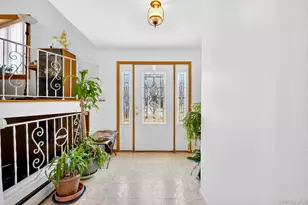 42 Edna Dr, Syosset, NY 11791 - Photo 3