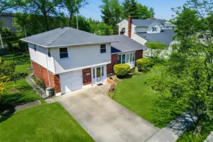 42 Edna Dr, Syosset, NY 11791 - Photo 3