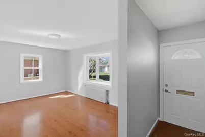 146 Caroline Avenue, Garden City South, NY 11530 - Photo 5