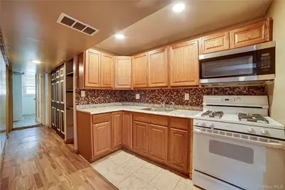 993 Duncan Street, Bronx, NY 10469 - Photo 19