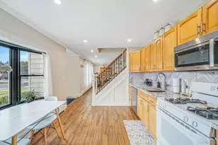 9 Copper Ln, Levittown, NY 11756 - Photo 11