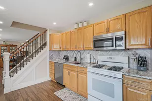 9 Copper Ln, Levittown, NY 11756 - Photo 9