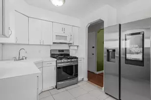 81-35 257th St, Floral Park, NY 11004 - Photo 7