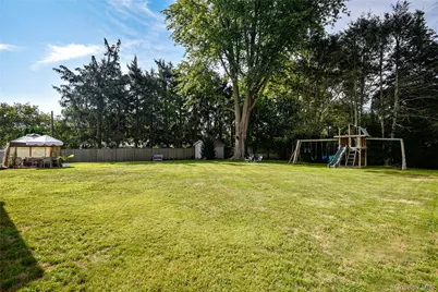 9 Columbus Drive, Huntington Station, NY 11746 - Photo 17