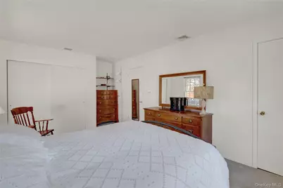 1369 Sycamore Avenue, Bohemia, NY 11716 - Photo 19