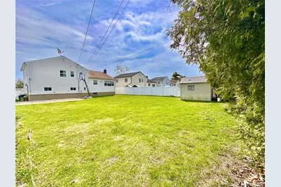 592 Benton Road, East Meadow, NY 11554 - Photo 19