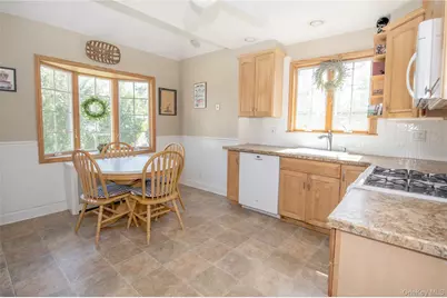 81 Chestnut Avenue, Floral Park, NY 11001 - Photo 9