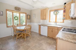 81 Chestnut Ave, Floral Park, NY 11001 - Photo 9
