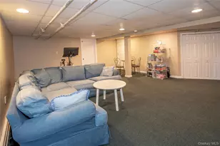 81 Chestnut Ave, Floral Park, NY 11001 - Photo 17