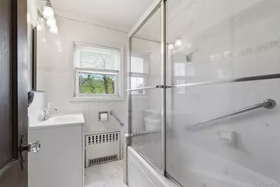 25 Iris Avenue, Floral Park, NY 11001 - Photo 15