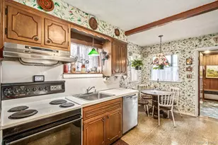 85-25 213th St, Hollis, NY 11427 - Photo 9