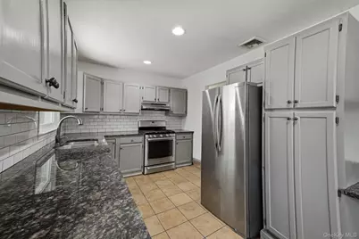 310 Jamaica Avenue, Medford, NY 11763 - Photo 7