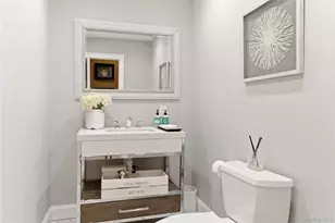 32 Highfield Ln, East Hills, NY 11577 - Photo 17