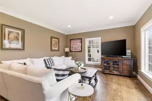 32 Highfield Ln, East Hills, NY 11577 - Photo 19