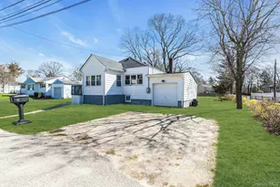 37 St Nicholas Ave, Lake Grove, NY 11755 - Photo 3