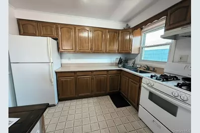 525 E Olive Street #Upper, Long Beach, NY 11561 - Photo 7