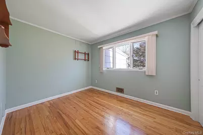 223 Connetquot Road, Bayport, NY 11705 - Photo 17