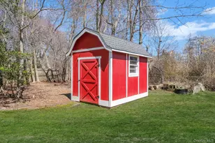 223 Connetquot Rd, Bayport, NY 11705 - Photo 9