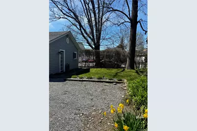 363 N Wellwood Avenue, Lindenhurst, NY 11757 - Photo 15